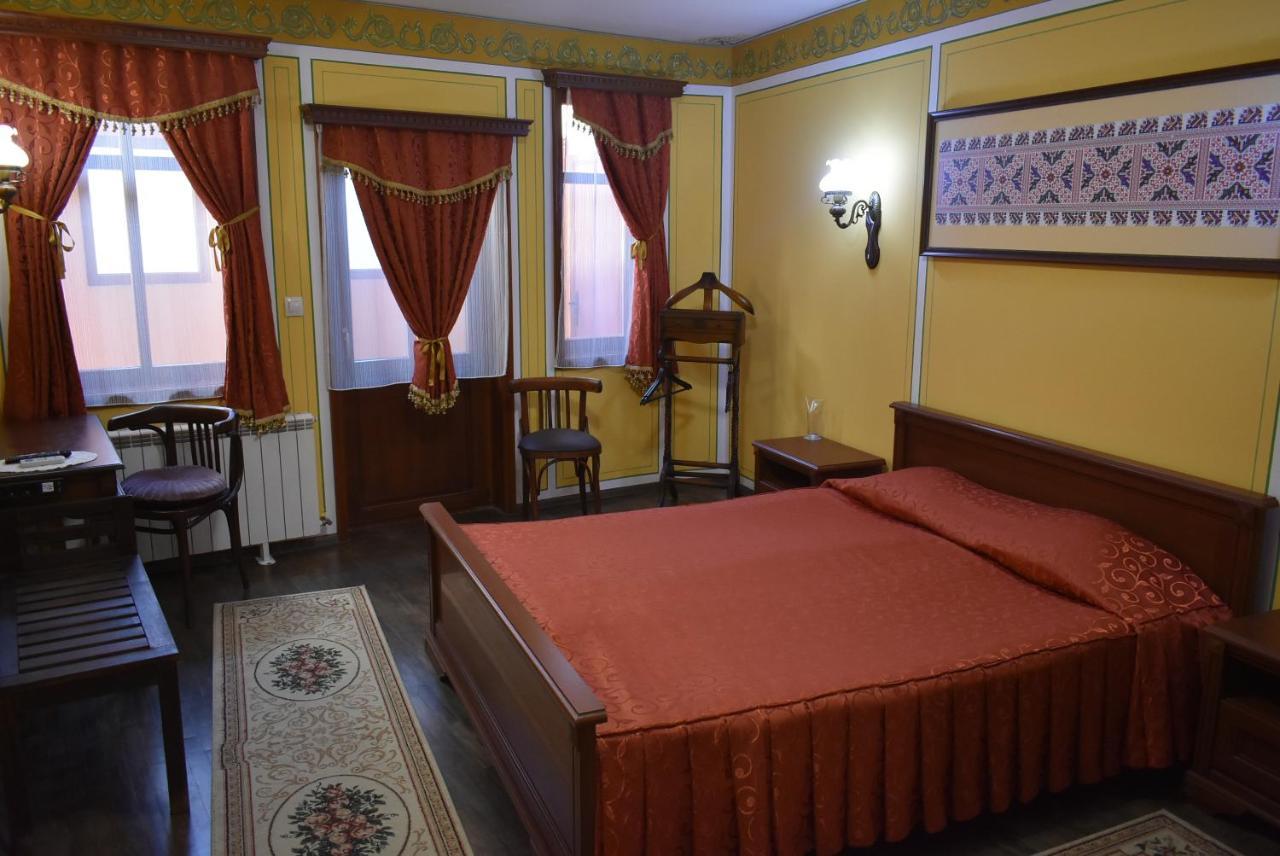 Family Hotel At Renaissance Square Plovdiv Luaran gambar