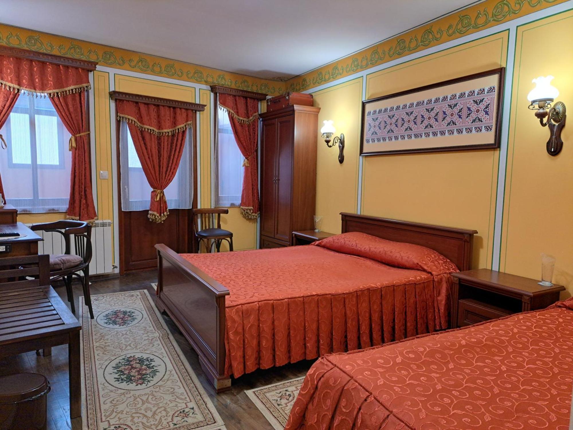 Family Hotel At Renaissance Square Plovdiv Luaran gambar