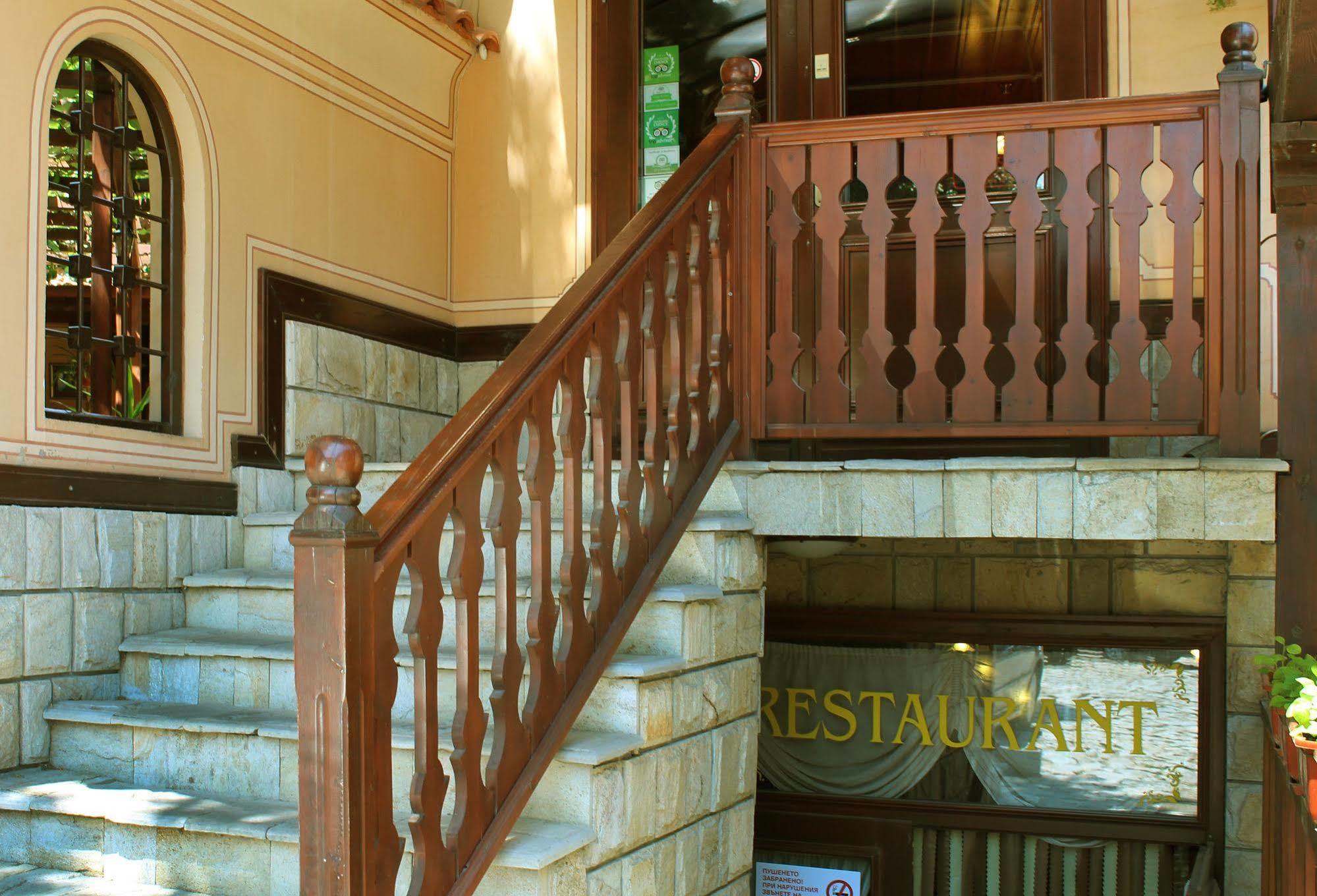Family Hotel At Renaissance Square Plovdiv Luaran gambar