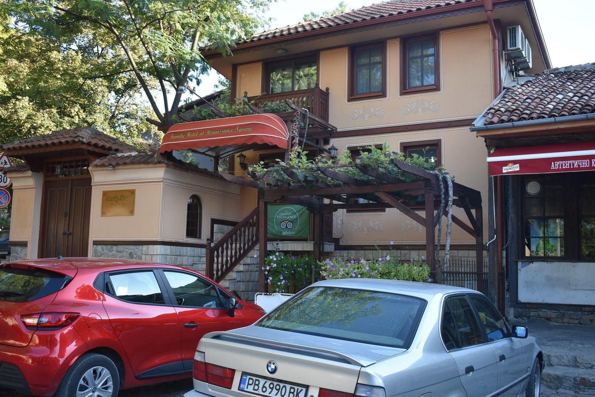 Family Hotel At Renaissance Square Plovdiv Luaran gambar