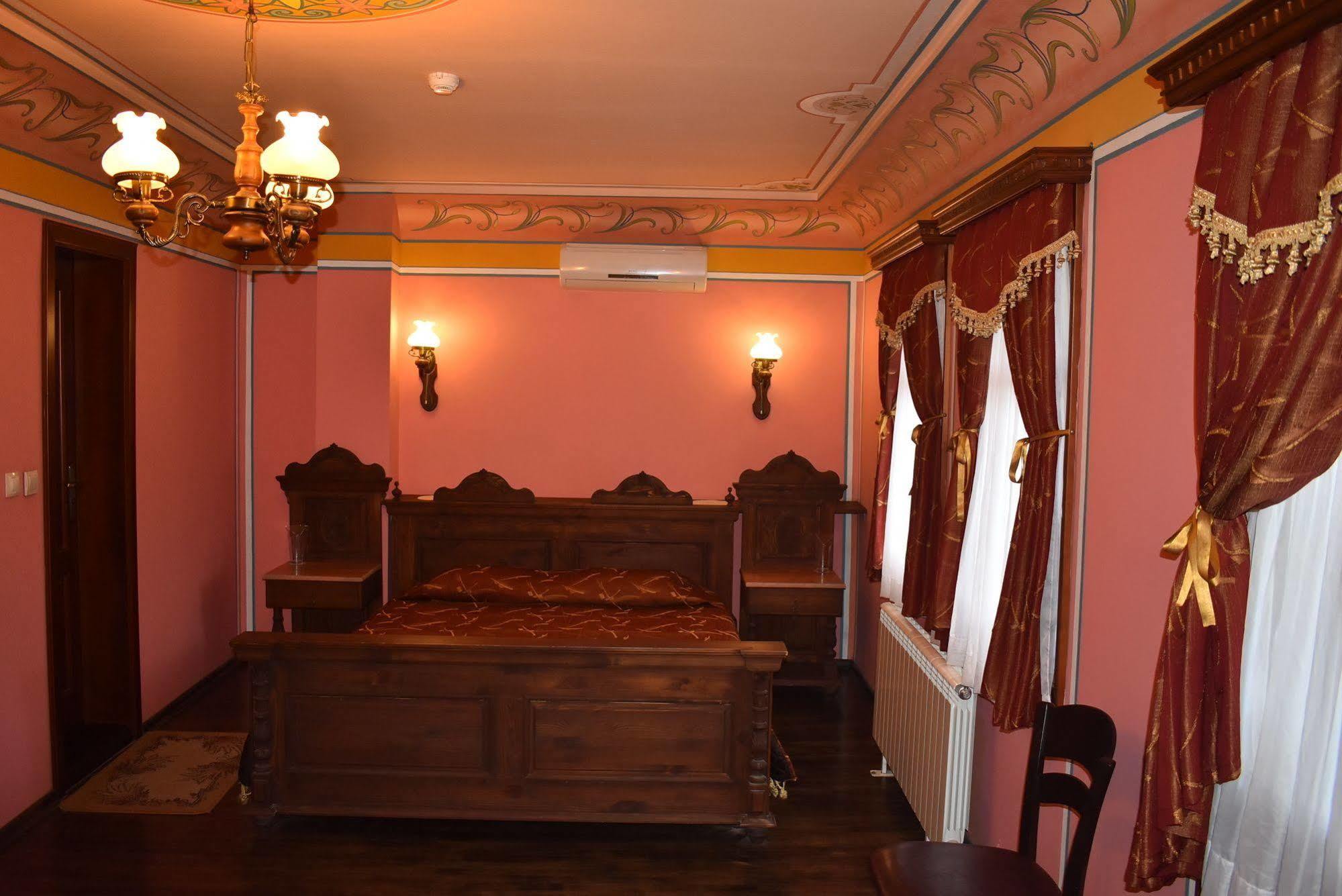 Family Hotel At Renaissance Square Plovdiv Luaran gambar